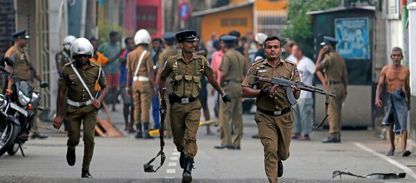 Полицейские после взрыва в Шри-Ланке - Sputnik Беларусь