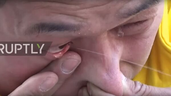 Мастер кунг-фу втянул воду носом и брызнул ей из глаза, видео - Sputnik Беларусь