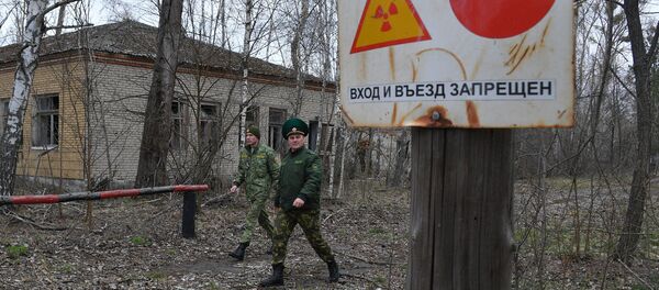 Пограничники патрулируют зону отчуждения в Наровлянском районе - Sputnik Беларусь