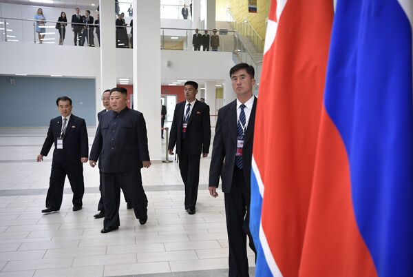 Ким Чен Ын на базе кампуса Дальневосточного федерального университета (ДВФУ) на острове Русский - Sputnik Беларусь