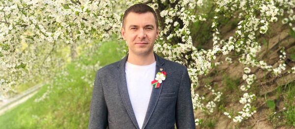 Координатор проекта Цветы Великой Победы БРСМ Роман Мамченко - Sputnik Беларусь