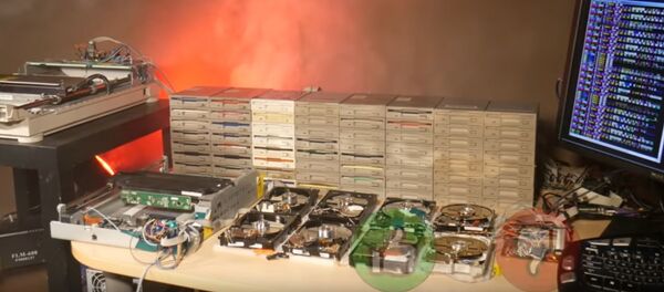 Игра флопотронов: компьютерный орган сыграл музыку из известного сериала - Sputnik Беларусь