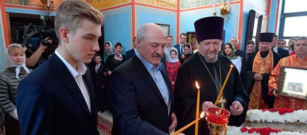 Президент Беларуси Александр Лукашенко на Пасху посетил храм в Логойском районе Президент Беларуси Александр Лукашенко на Пасху посетил храм в Логойском районе - Sputnik Беларусь