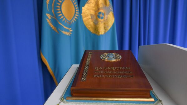 Конституция Республики Казахстан в Музее первого президента  - Sputnik Беларусь