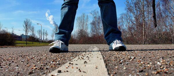 Мужские ноги, архивное фото Мужские ноги, архивное фото - Sputnik Беларусь