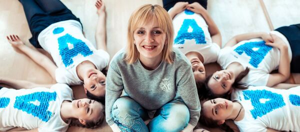 Аляксандра Буяльская разам са сваімі вучаніцамі Аляксандра Буяльская разам са сваімі вучаніцамі - Sputnik Беларусь