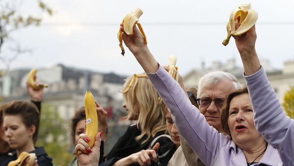 Настоящий банановый протест прошел в Польше - Sputnik Беларусь