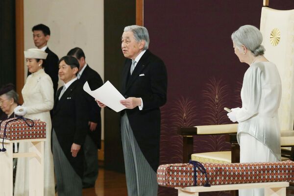 Император Японии Акихито во время ритуала Taiirei-Seiden-no-gi на церемонии отречения в Императорском дворце в Токио. - Sputnik Беларусь