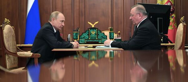 Президент РФ Владимир Путин и председатель правления и президент ПАО Транснефть Николай Токарев  - Sputnik Беларусь