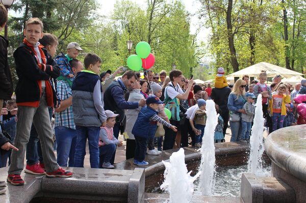 Сезон фонтанов открыли в Гродно на Первомай - Sputnik Беларусь
