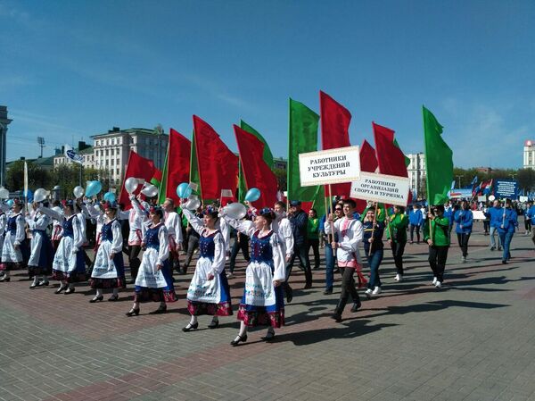 Парад профессий, Доска Почета и фонтан: как отметили Первомай в Могилеве - Sputnik Беларусь