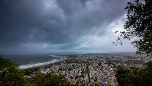 Облака нависают во время циклона Фани в Индии - Sputnik Беларусь