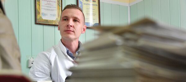 Далеко не все пациенты сельского врача могут прийти к нему на прием - Sputnik Беларусь