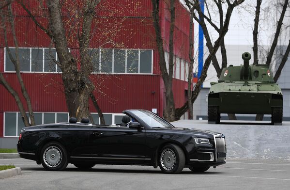 Aurus Senat в кузове кабриолет покажут публике на параде 9 Мая в Москве. - Sputnik Беларусь