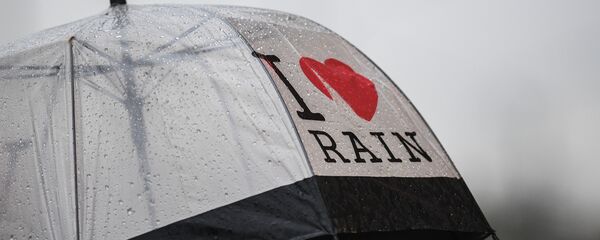 Зонт с надписью Я люблю дождь - Sputnik Беларусь