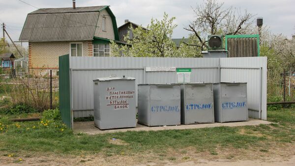 Чистая площадка, на которой есть отдельные контейнеры для разных видов мусора - ее можно назвать образцовой - Sputnik Беларусь