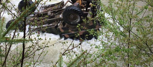 Грузовик с туристами упал в реку на Украине - Sputnik Беларусь