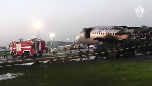 Следственные действия на месте аварийной посадки самолёта в аэропорту Шереметьево - Sputnik Беларусь