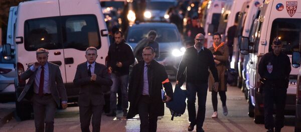 Представители муниципальных властей покидают место происшествия после освобождения заложников под Тулузой - Sputnik Беларусь
