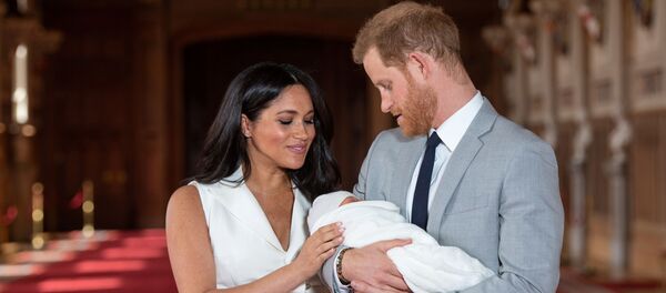 Ожидается, что на встрече с королевой Елизаветой II герцог и герцогиня обсудят вопрос об имени и титуле ребенка - Sputnik Беларусь