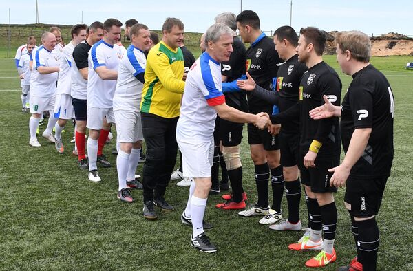 Дипломатический футбол: актеры против журналистов, дипломаты против парламента - Sputnik Беларусь