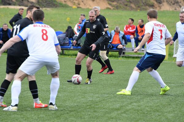 Дипломатический футбол: актеры против журналистов, дипломаты против парламента - Sputnik Беларусь