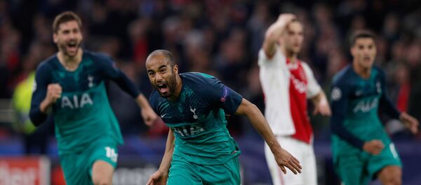 Футболисты лондонского Тоттенхэма обыграли амстердамский Аякс  - Sputnik Беларусь