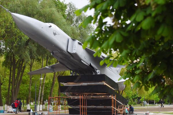 Самолет на постаменте станет новой меккой для селфи в Гомеле - Sputnik Беларусь