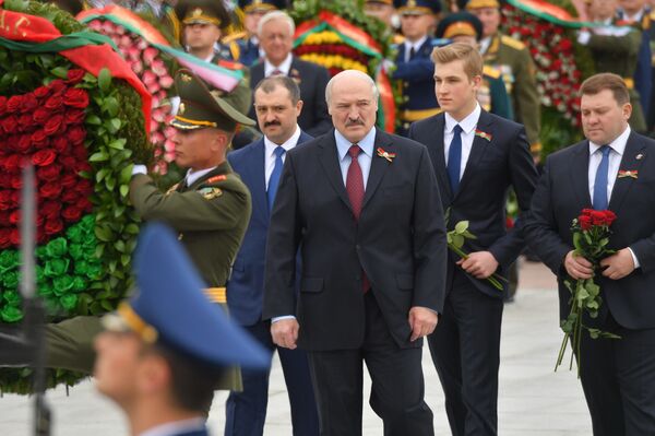 Политики нет: Лукашенко рассказал, почему не поехал на Парад Победы в Москву - Sputnik Беларусь