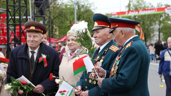 Ветераны на площади Победы - Sputnik Беларусь