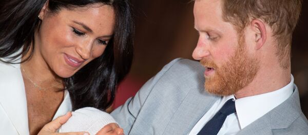 Герцоги Сассекские показали сына общественности на второй день его жизни - Sputnik Беларусь