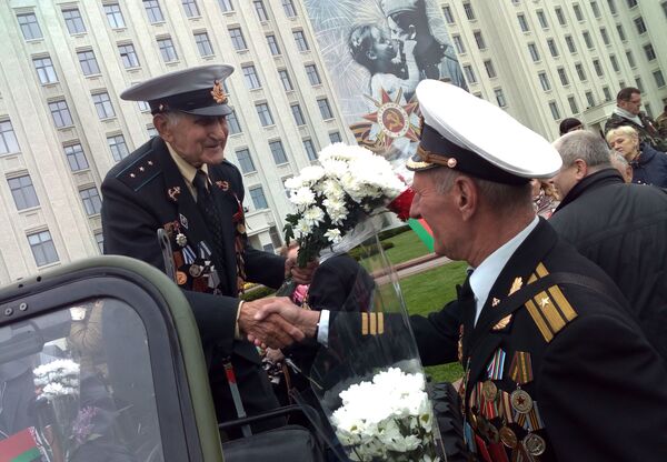 Радостная встреча ветеранов в Могилеве - Sputnik Беларусь