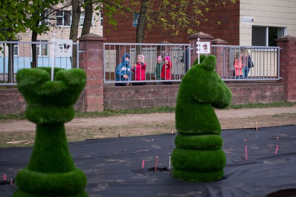 Фотофакт: гигантская шахматная доска появилась в Минске - Sputnik Беларусь