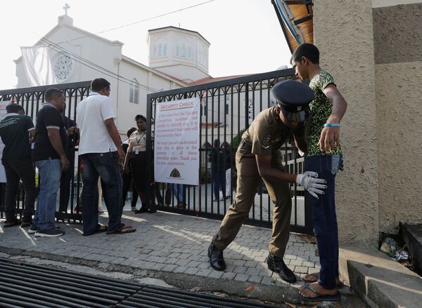 Первые после терактов воскресные мессы прошли на Шри-Ланке - Sputnik Беларусь