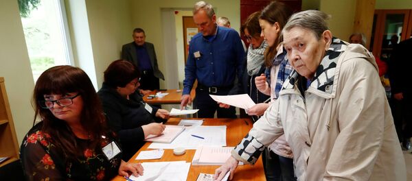 Литовцы голосуют на президентских выборах Литовцы голосуют на президентских выборах - Sputnik Беларусь