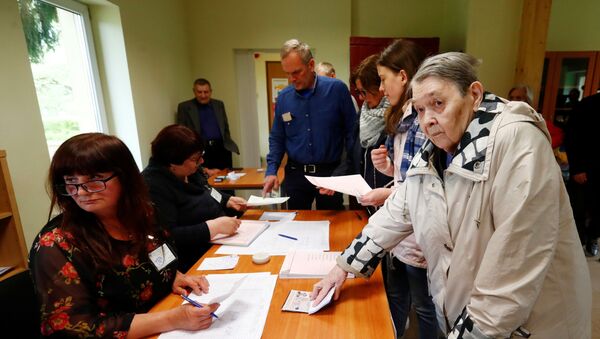 Литовцы голосуют на президентских выборах - Sputnik Беларусь