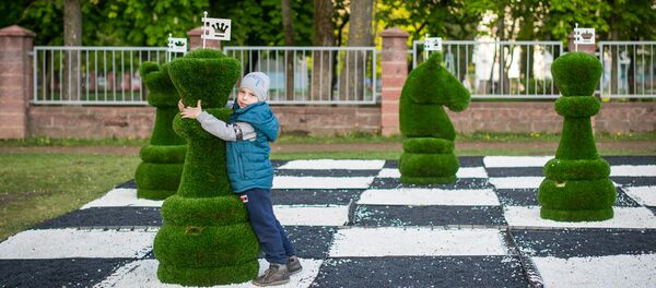 Гигантская шахматная доска появилась в Минске Гигантская шахматная доска появилась в Минске - Sputnik Беларусь