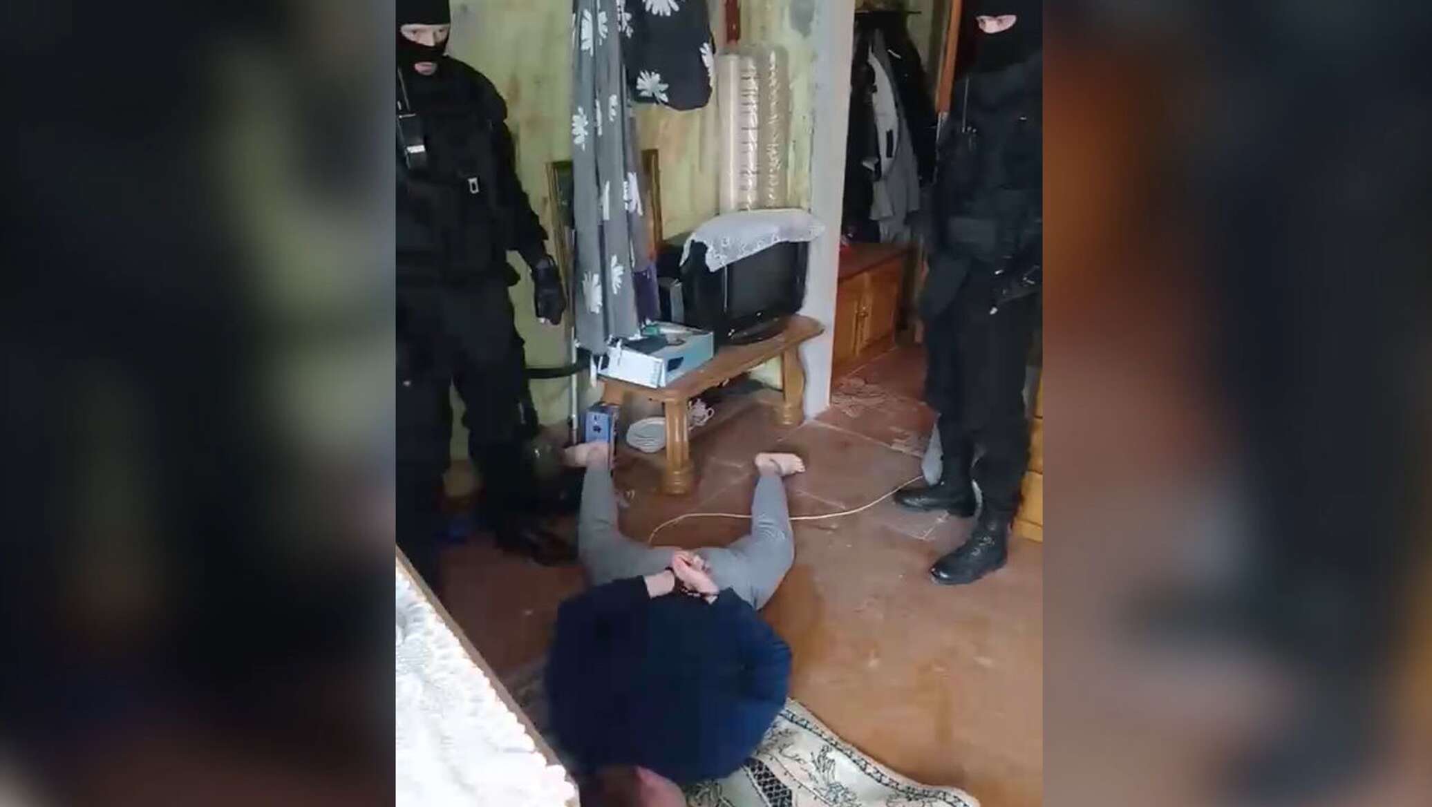 задержали сутенерку любохна. задержание в гродно. силовики в штатском как выглядят. задержания в гродно 31 октября. арестовывают беременную.