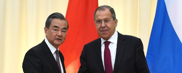 Министр иностранных дел России Сергей Лавров (справа) и министр иностранных дел Китая Ван И  - Sputnik Беларусь