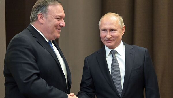 Президент РФ Владимир Путин и госсекретарь США Майк Помпео (слева) - Sputnik Беларусь