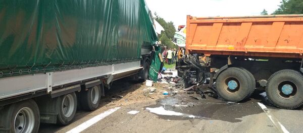 Последствия ДТП на М1 Последствия ДТП на М1 - Sputnik Беларусь