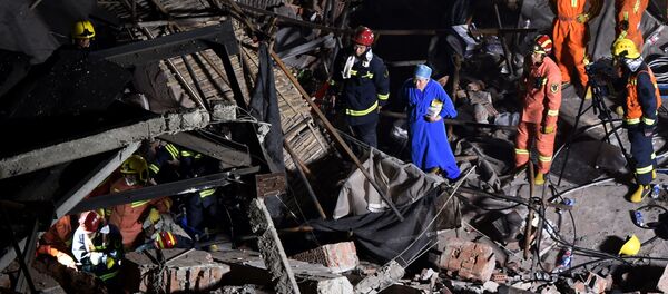 Обрушение здания автодилера Mercedes-Benz - Sputnik Беларусь