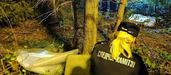 Следователи на месте обнаружения тела сотрудника ГАИ Следователи на месте обнаружения тела сотрудника ГАИ - Sputnik Беларусь