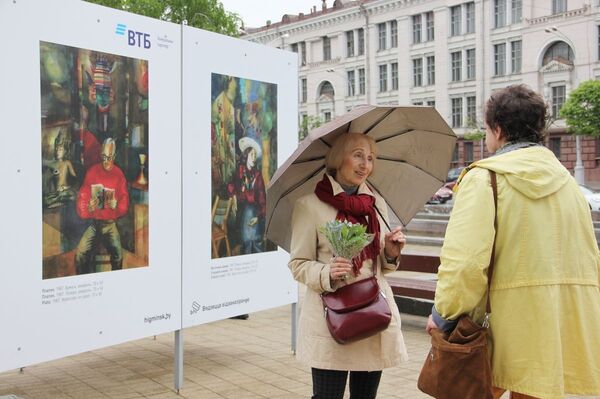 Фотафакт: у Мінску адкрылася чарговая выстава праекта Мастак і горад - Sputnik Беларусь