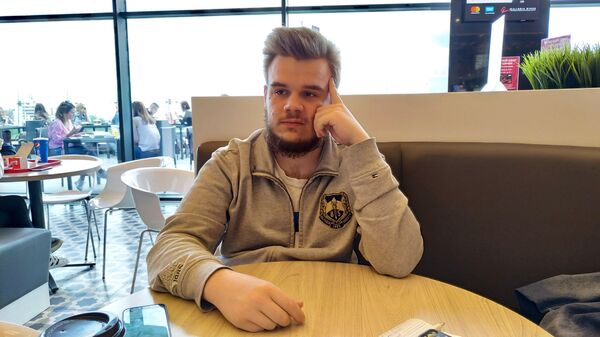 Бородатый нянь: как 19-летний студент начал присматривать за чужими детьми - Sputnik Беларусь