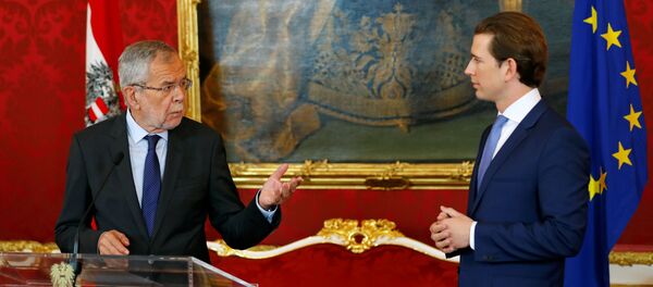 Канцлер Австрии Себастьян Курц и президент Австрии Александр Ван дер Беллен на пресс-конференции в Вене - Sputnik Беларусь