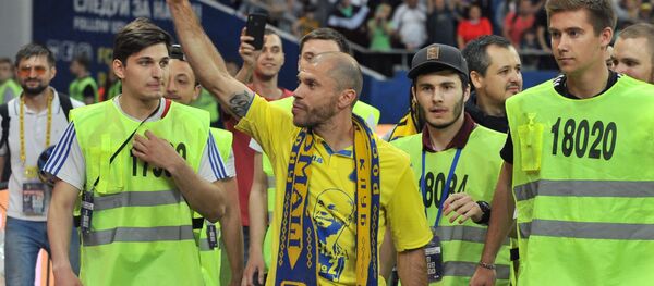 Игрок Ростова Тимофей Калачёв приветствует болельщиков - Sputnik Беларусь