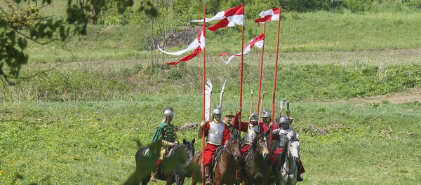 Бітва і кірмаш пад сценамі Гальшанскага замка - Sputnik Беларусь