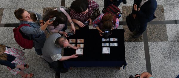 В Нацбанке презентовали новые образцы белорусских купюр номиналом в 5 и 10 рублей - Sputnik Беларусь