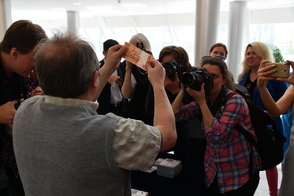 В Нацбанке рассказали, зачем напечатали новые 5 и 10 рублей - Sputnik Беларусь